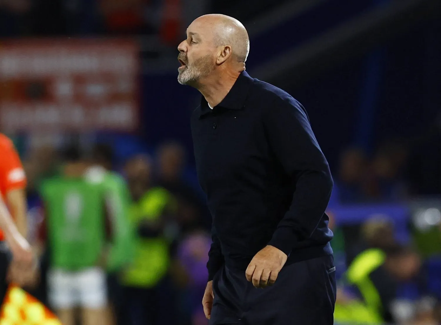 ستيف كلارك مدرب أسكوتلندا يشيد بلاعبي فريقه (رويترز)