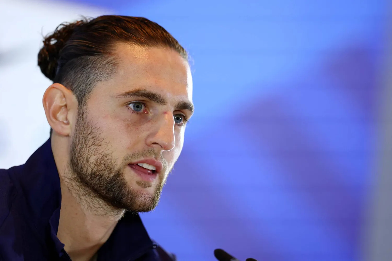 أدريان رابيو يفرض نفسه من جديد في «اليورو» (رويترز)