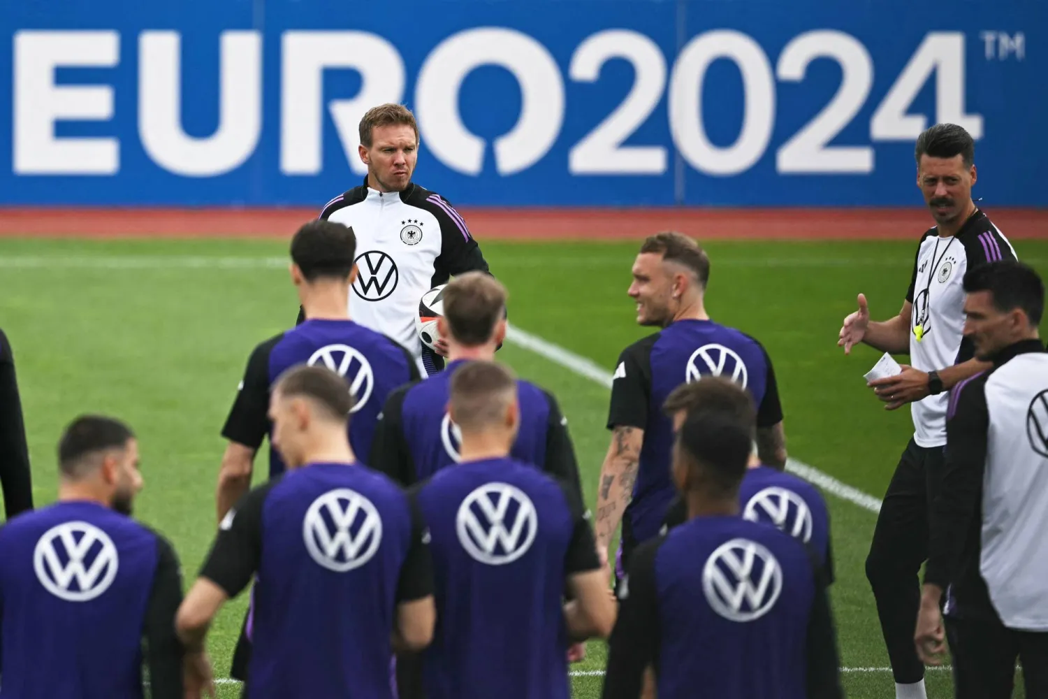 جوليان ناغلسمان يثبت نفسه في قيادة منتخب ألمانيا (أ.ف.ب)