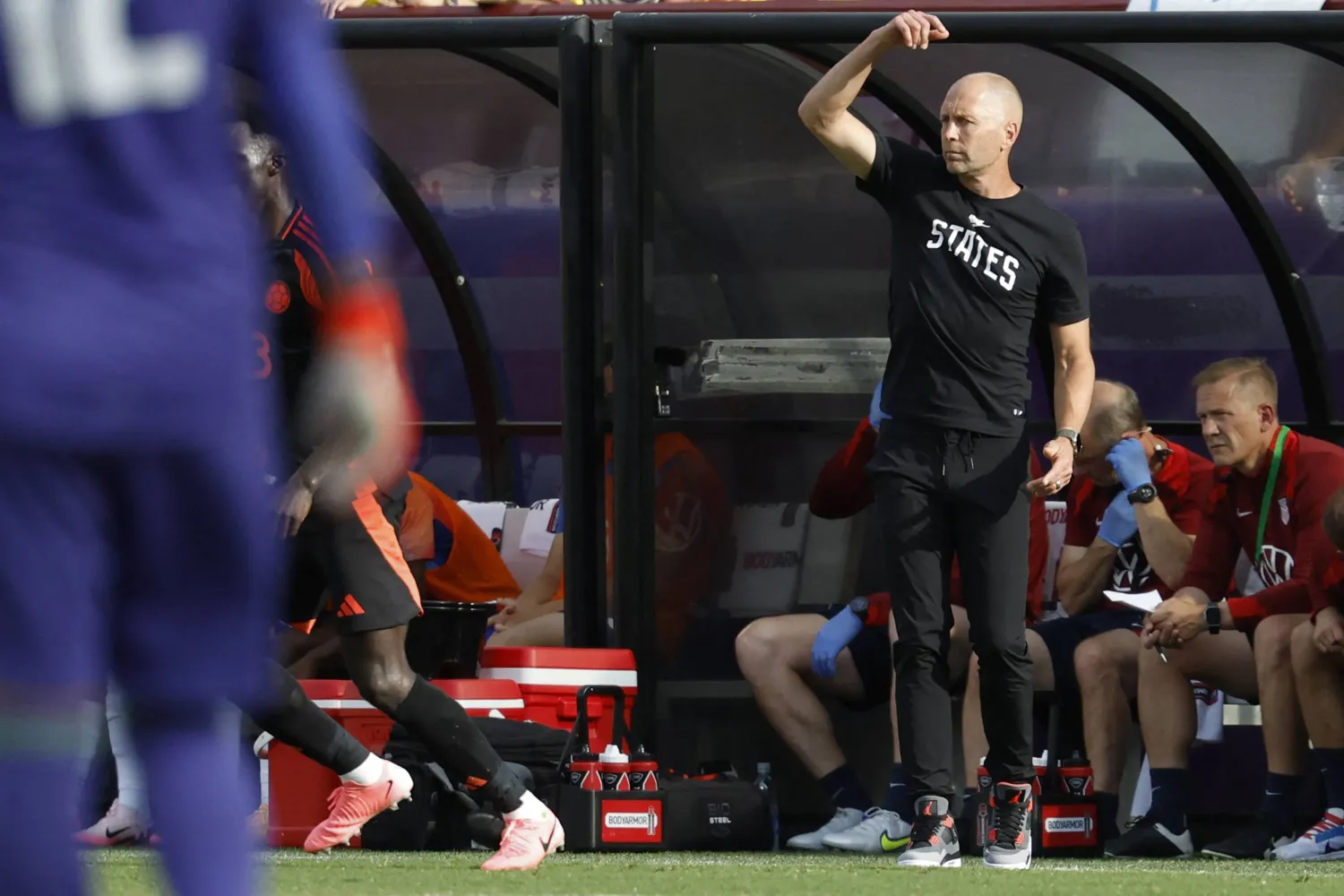 بيرهالتر مدرب الولايات المتحدة مطالب بالاستفادة من نجومه المحترفين بأوروبا (ا ب)