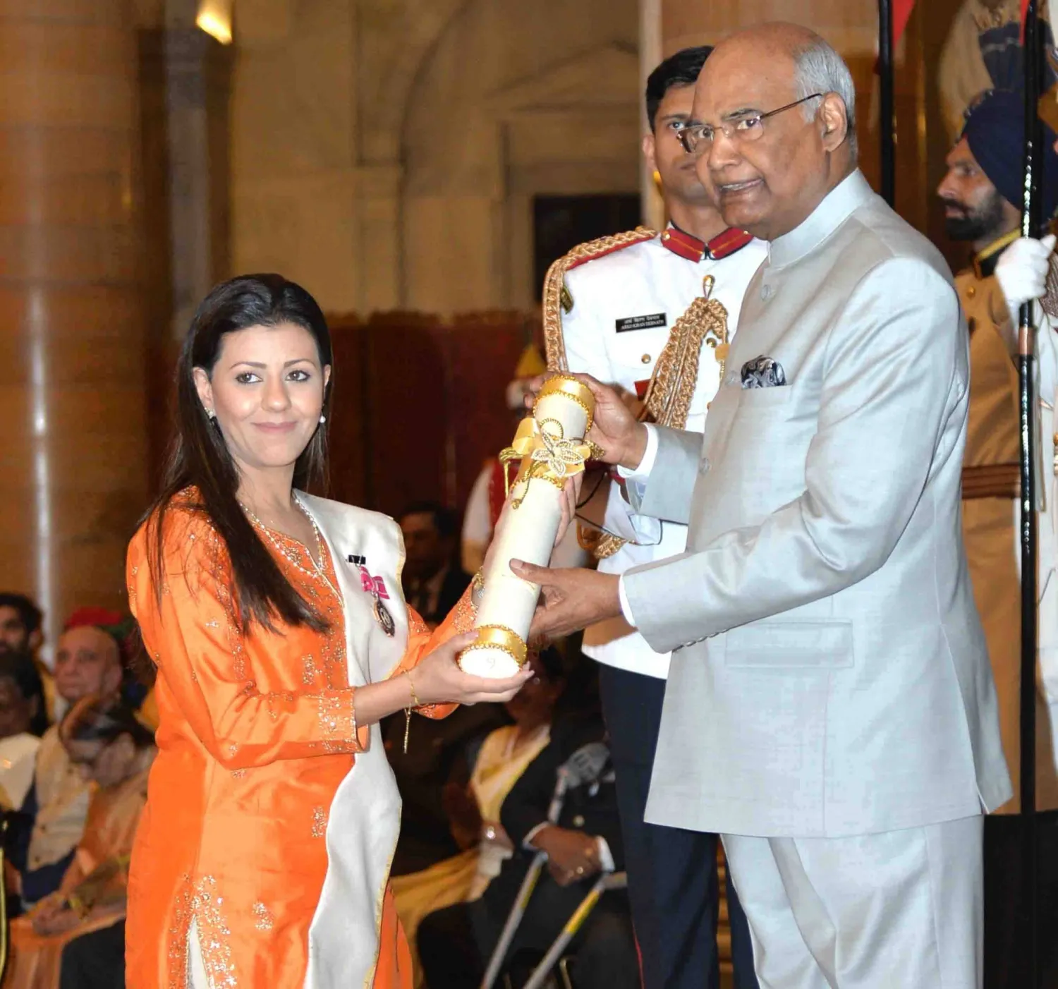 نوف المروعي حصلت سابقا على جائزة البادماشري وتسلمتها من الرئيس السابق رام كوفيند (الشرق الأوسط)