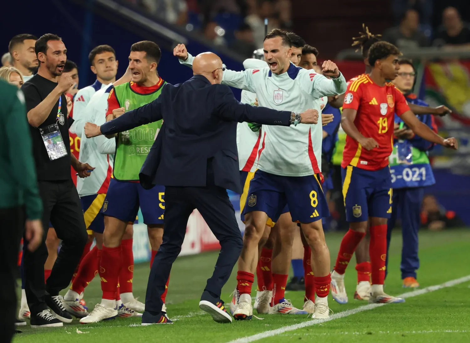 مدرب منتخب إسبانيا لويس دي لا فوينتي تسلّح بالثقة (إ.ب.أ)