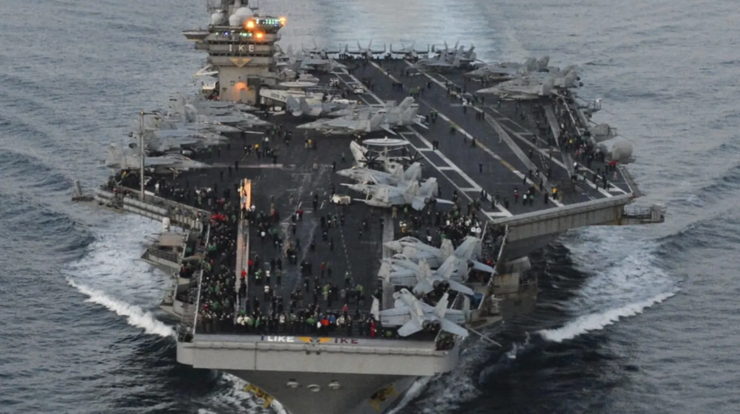 USS Dwight D. Eisenhower uçak gemisi (AFP)