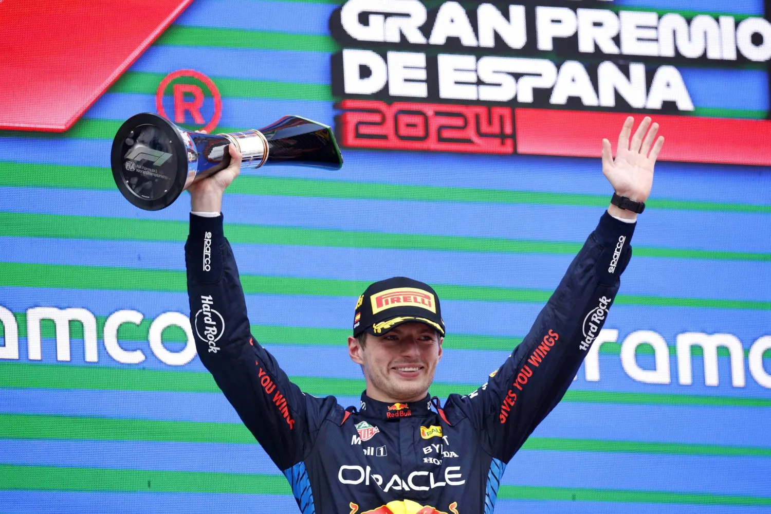 فيرستابن يحتفل بجائزة إسبانيا الكبرى (رويترز)