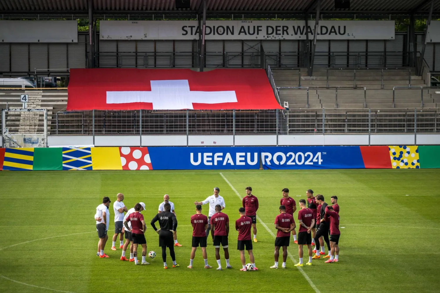 المتضررون كانوا ضمن وفد من مدربي المنتخب الوطني للناشئين (أ.ف.ب)