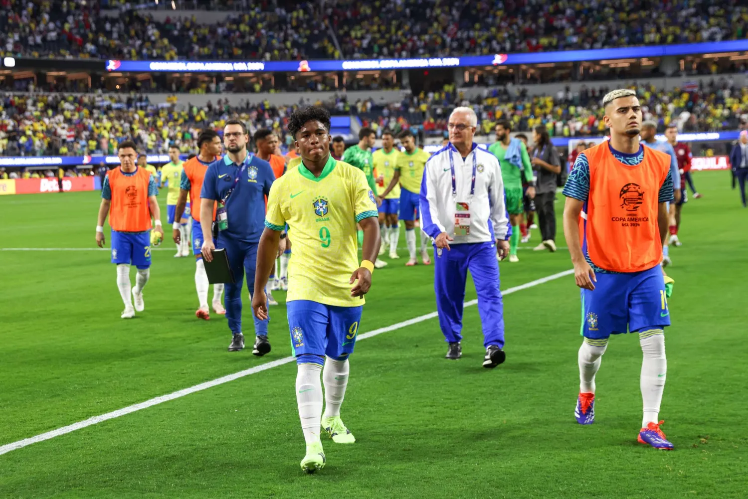 إندريك  يتقدم زملاءه بعد التعادل المخيِّب للبرازيل مع كوستاريكا (د.ب.أ)