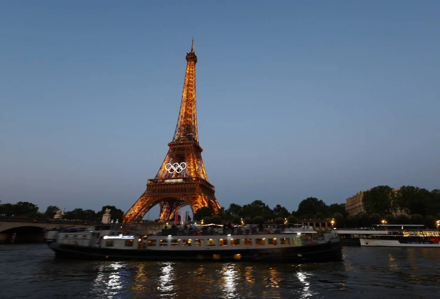 Paris 2024 Olympics - Preview - Eiffel Tower, Paris, France - June 25, 2024 Olympic rings are displayed on the Eiffel Tower, ahead of the Paris 2024 Olympic games in Paris REUTERS/Pawel Kopczynski