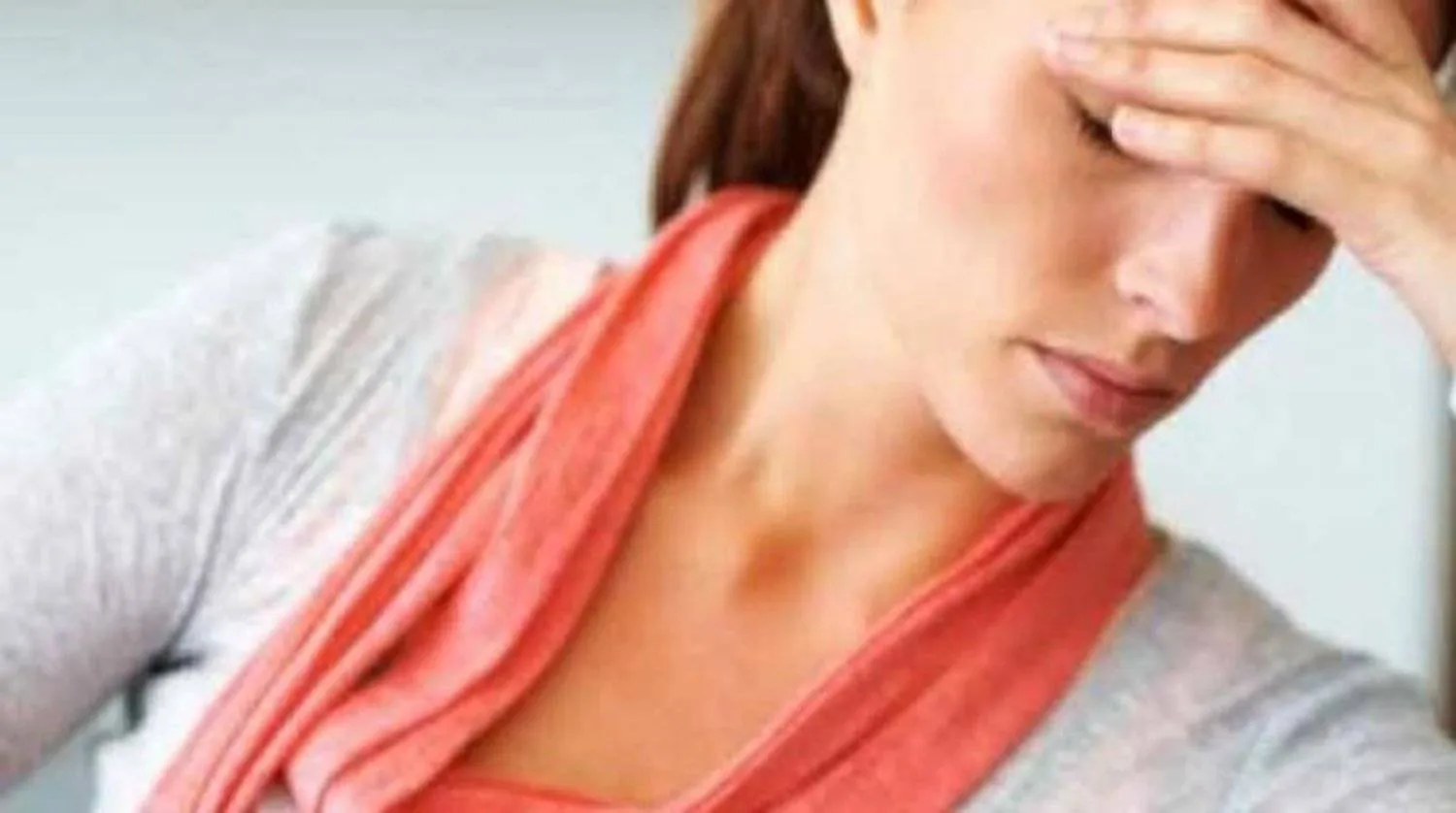 سيدة تعاني من القلق (رويترز)