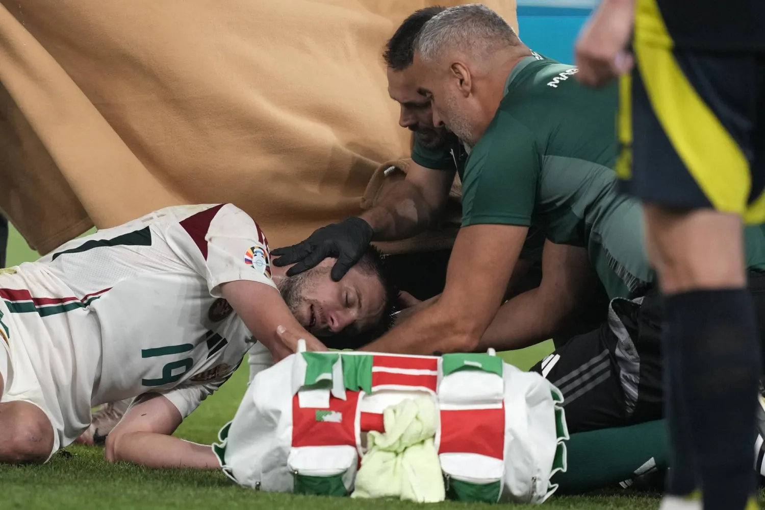 فارغا تعرض لإصابة قوية خلال مواجهة المجر وأسكوتلندا (أ.ب)