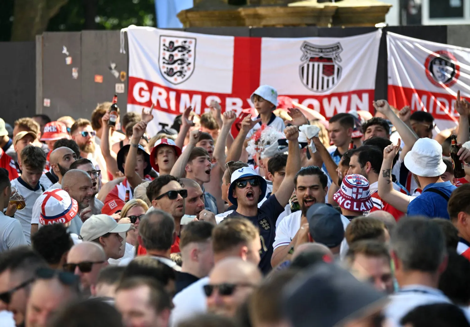 الشرطة البريطانية قالت إن الغالبية العظمى من الجماهير تصرفوا بشكل حسن (رويترز)