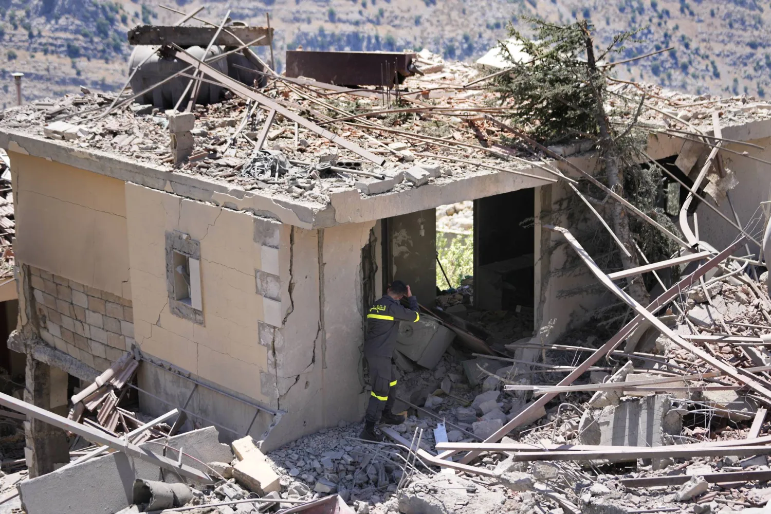 منزل مدمّر في بلدة شبعا جنوب لبنان نتيجة القصف الإسرائيلي (أ.ب)