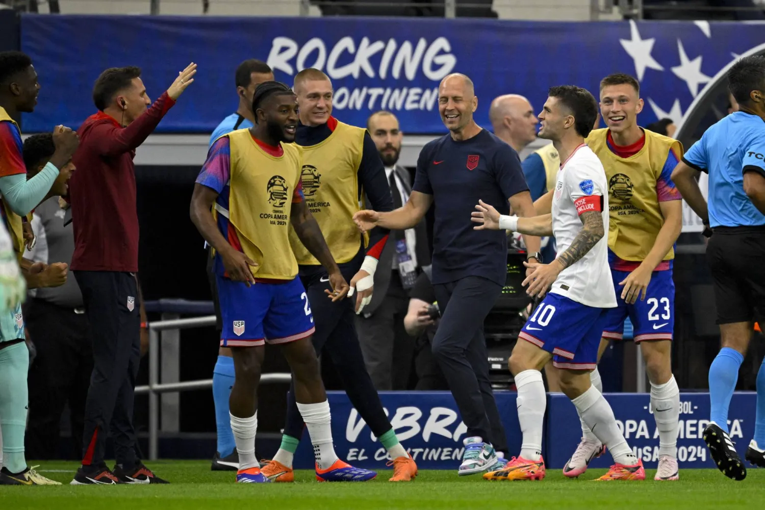 بوليسيتش قائد منتخب الولايات المتحدة (10) تألق وهز شباك بوليفيا في الجولة الأفتتاحية (ر ويترز)