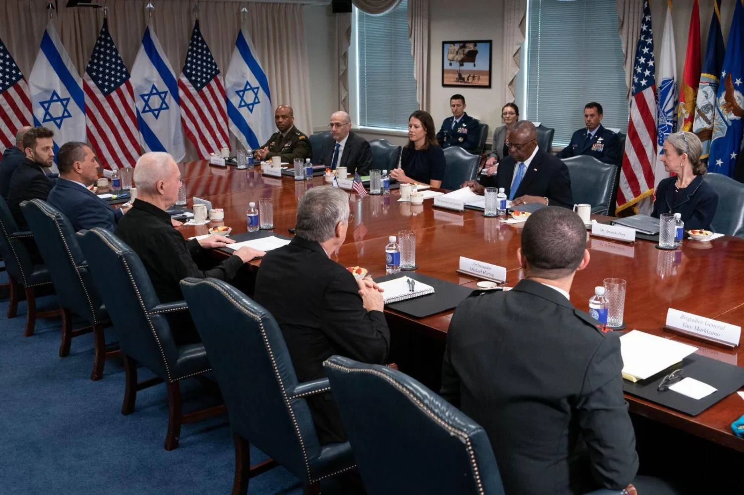 وزير الدفاع الأميركي لويد أوستن يلتقي نظيره الإسرائيلي يوآف غالانت في مقر البنتاغون بواشنطن (د.ب.أ)