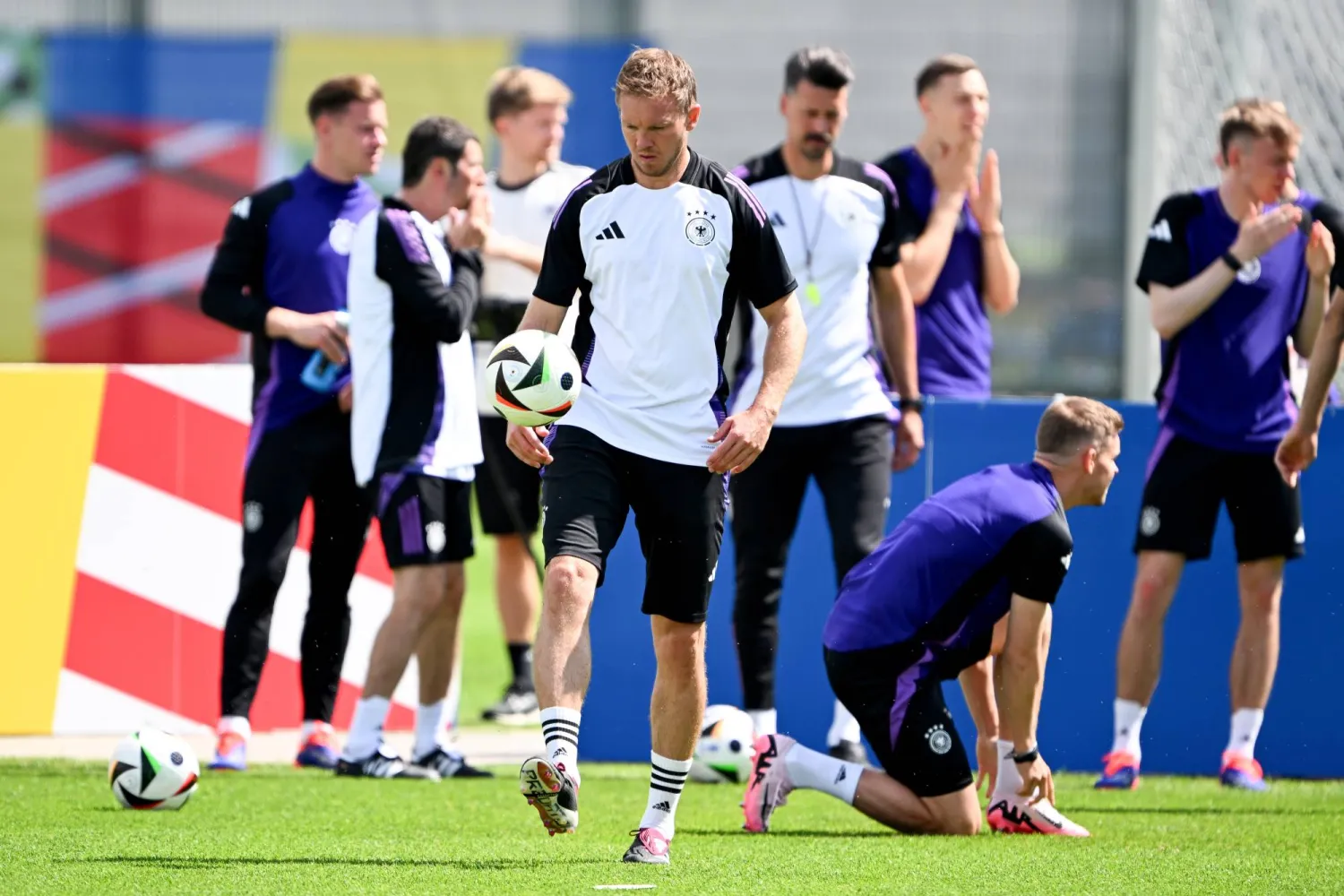 ناغلسمان مدرب المنتخب الألماني رفع سقف توقعات جماهير بلادع في التتويج باللق بالأوروبي (د ب ا)