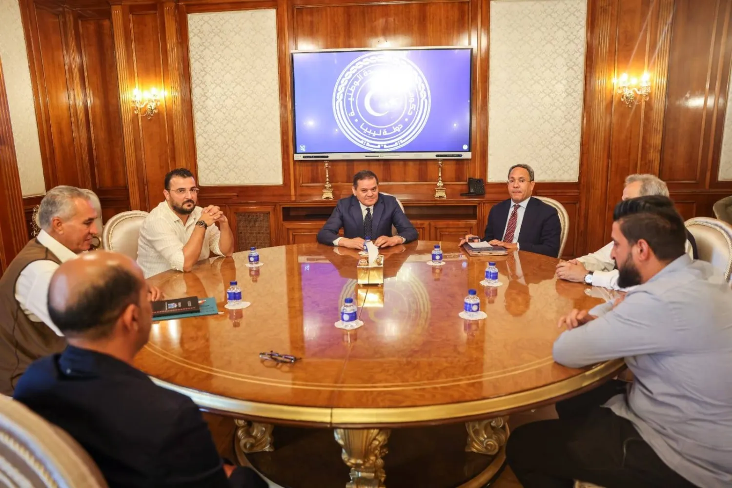 الدبيبة في لقاء سابق مع وفد من المجلس البلدي وأعضاء مجلس الأعيان وحكماء زوارة (حكومة الوحدة)