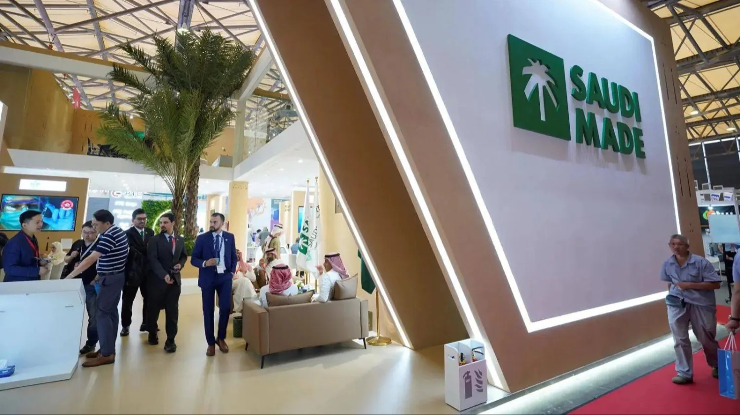 جناح «صناعة سعودية» في معرض النقل والخدمات اللوجيستية 2024 في الصين (واس)