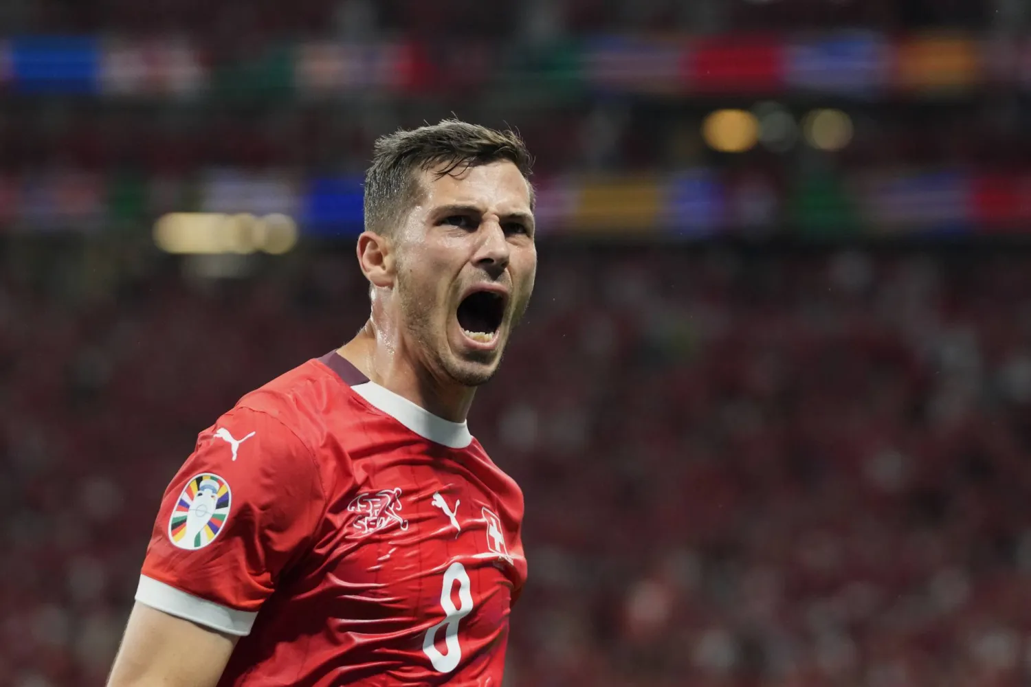 ريمو فرولر هو ثالث لاعبي بولونيا في المنتخب السويسري (أ.ب)