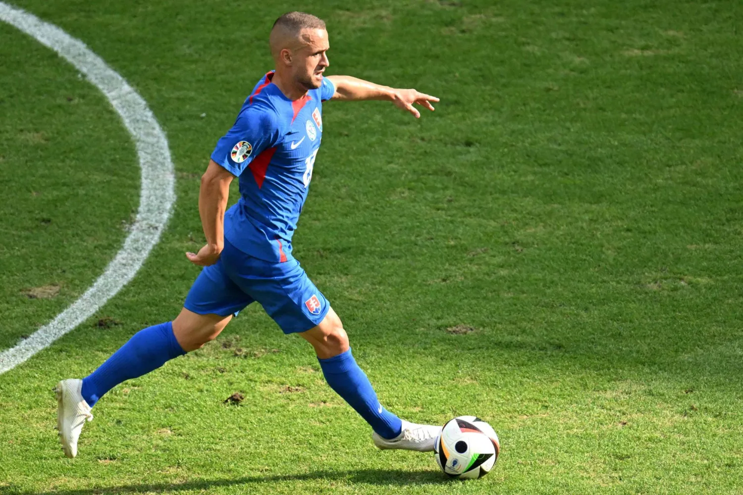 لوبوتكا أحد أهم العناصر التي تُعول عليها سلوفاكيا أمام إنجلترا (أ.ف.ب)