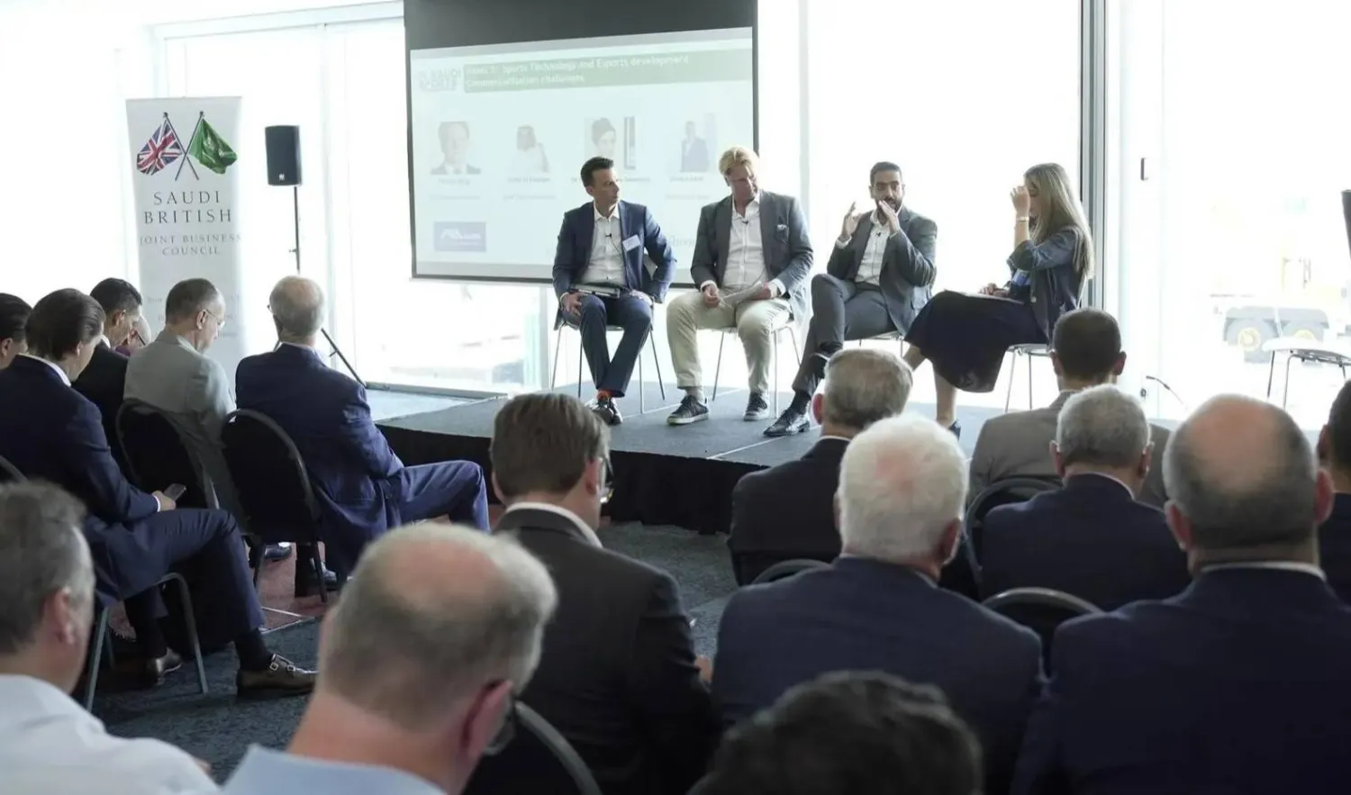 جانب من منتدى الاستثمار الرياضي البريطاني - السعودي الذي عُقد في لندن الأربعاء (واس)