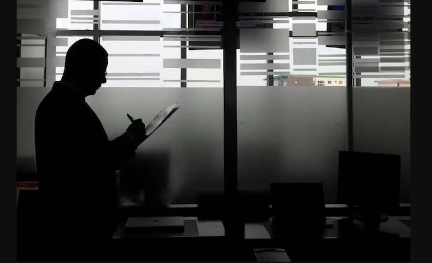 الوظائف المزيّفة ترتبط بالأدوار التي لا تقوم الشركة بالتوظيف لها بشكل نشط لكنها تستخدمها لجمع السير الذاتية من بين أسباب أخرى (رويترز)