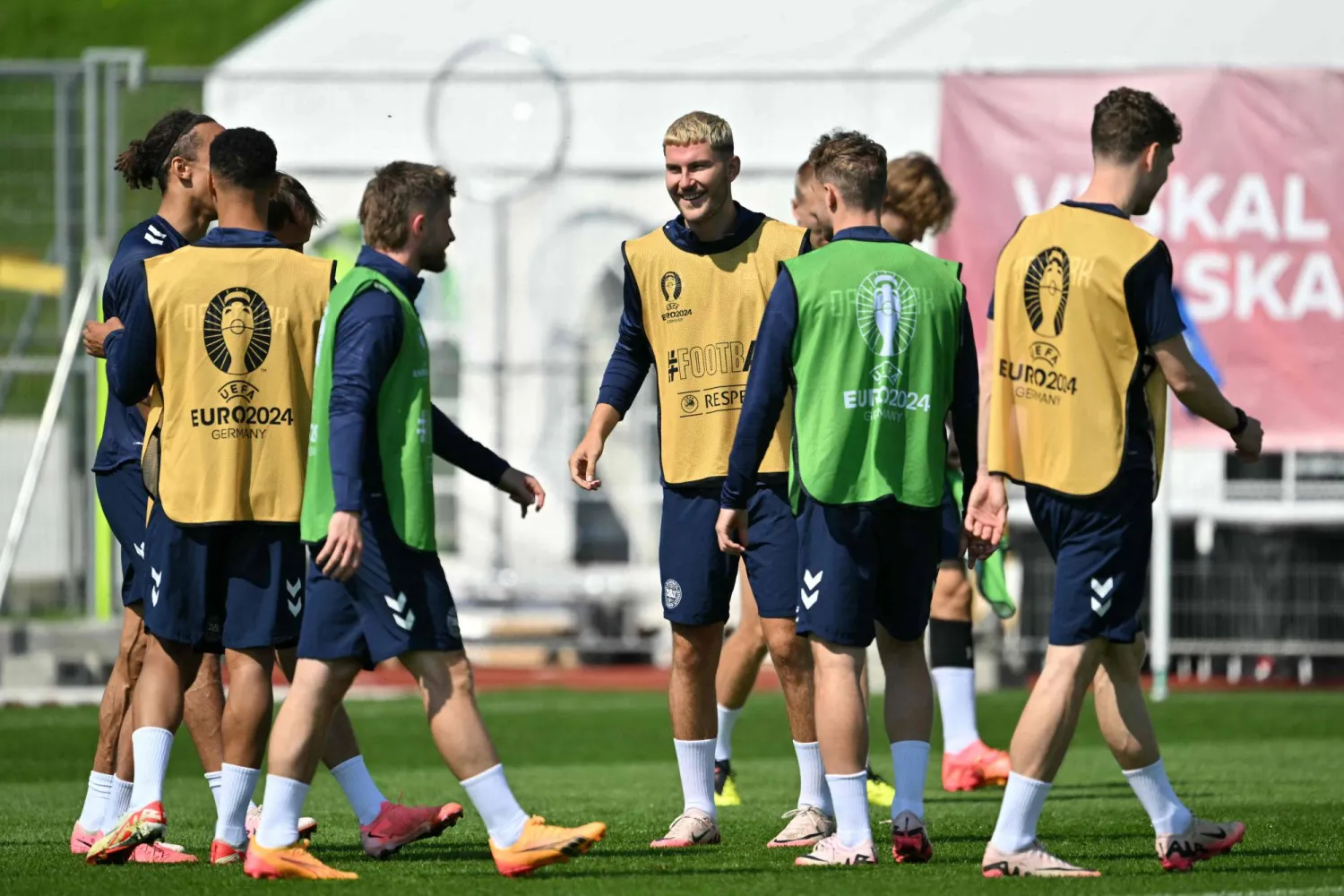 تدرّب فريق المدرب كاسبر يولماند على ركلات الجزاء لأشهر عدة (أ.ف.ب)