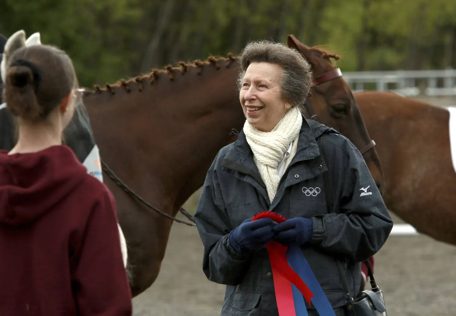 الأميرة البريطانية آن تظهر إلى جانب أحصنة (أ.ب)