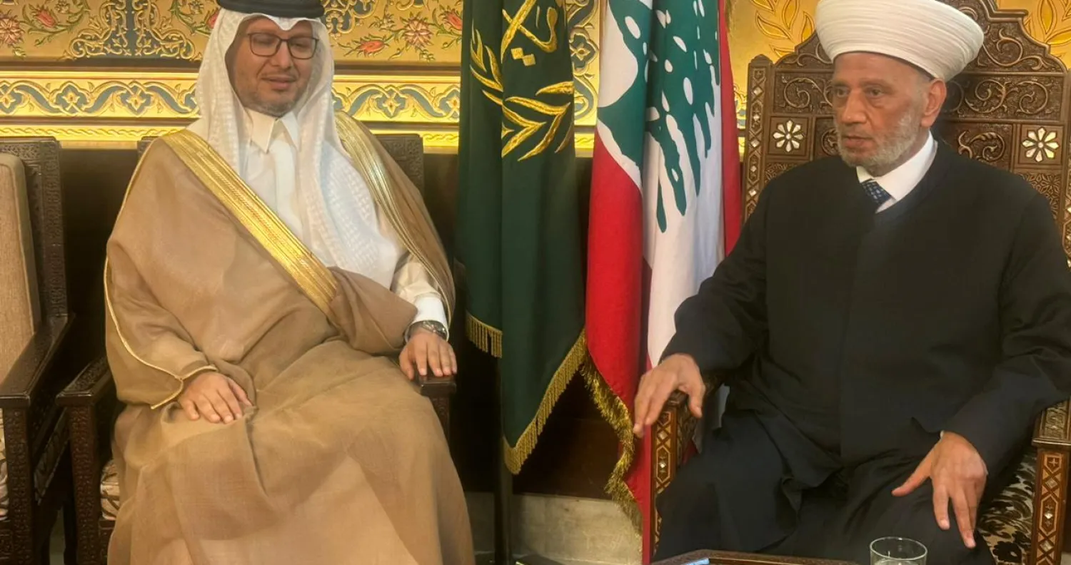 المفتي دريان مجتمعاً مع السفير بخاري في مقر دار الفتوى ببيروت (دار الفتوى)