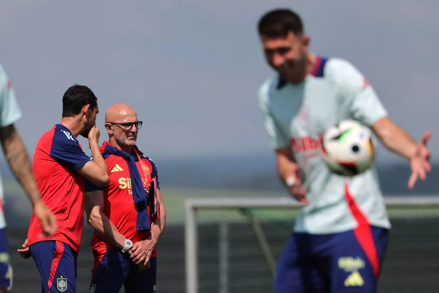 لافوينتي يفكر في مواجهة جورجيا (أ.ف.ب)