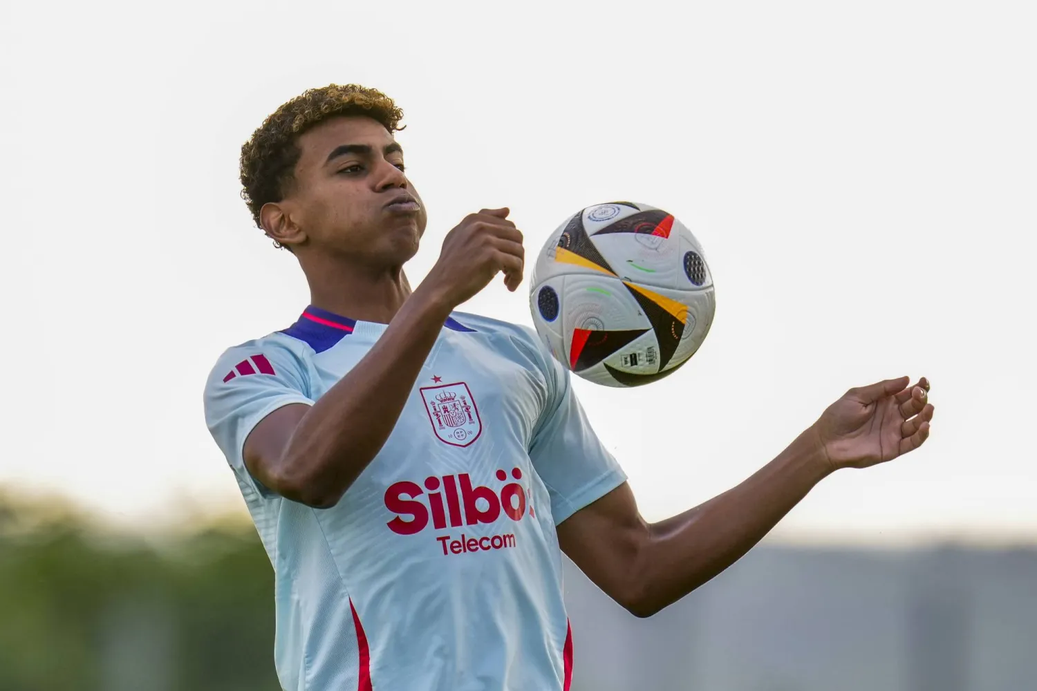 يامال سيبلغ سن الـ17 عشية المباراة النهائية في «يورو 2024» (أ.ب)