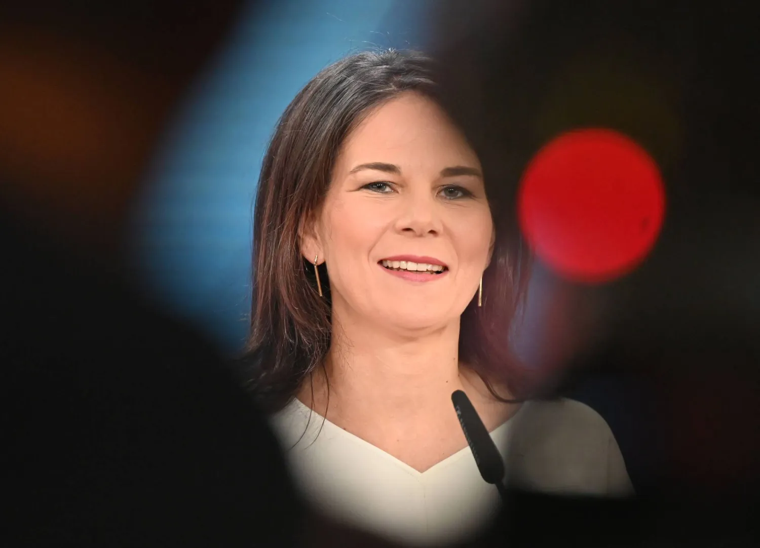 وزيرة الخارجية الألمانية أنالينا بيربوك تتحدث خلال مؤتمر صحافي (أ.ف.ب)