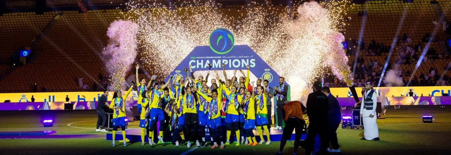 سيدات النصر خلال تتويجهن بلقب الدوري السعودي (نادي النصر)