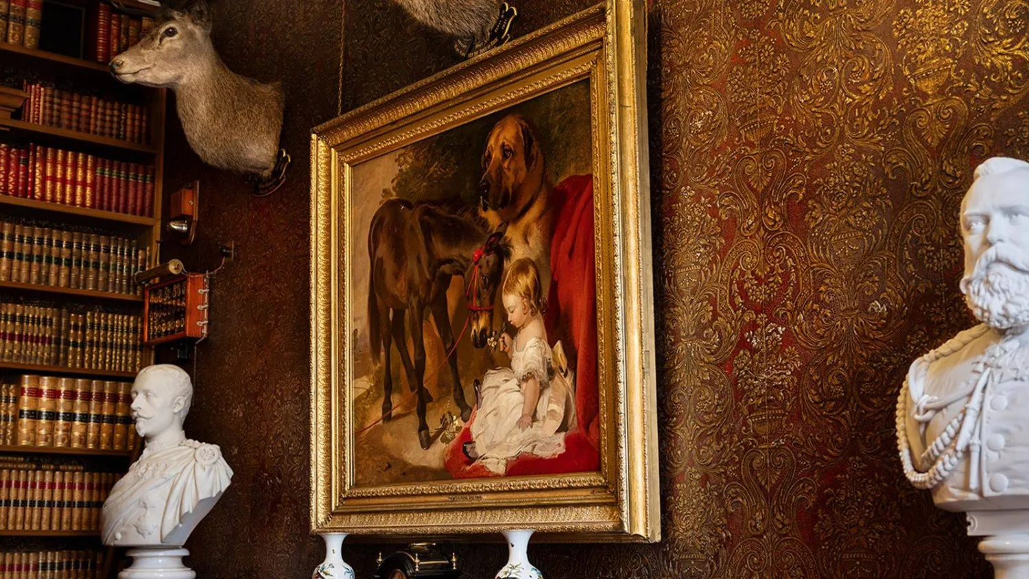 سيُعرض بالمورال بوصفه جزءاً من جولة خاصة في القلعة (أ.ب)