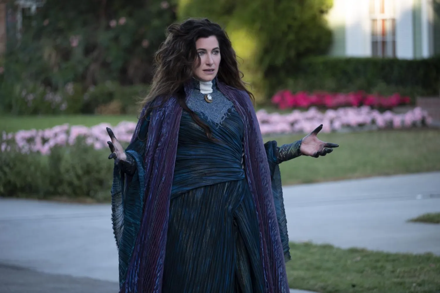 50 yaşındaki Kathryn Hahn'ın başrolde yer aldığı dizinin çekimleri Atlanta, Georgia ve Los Angeles'taki Trilith Stüdyoları'nda, Ocak-Mayıs 2023'te gerçekleşti (Marvel)