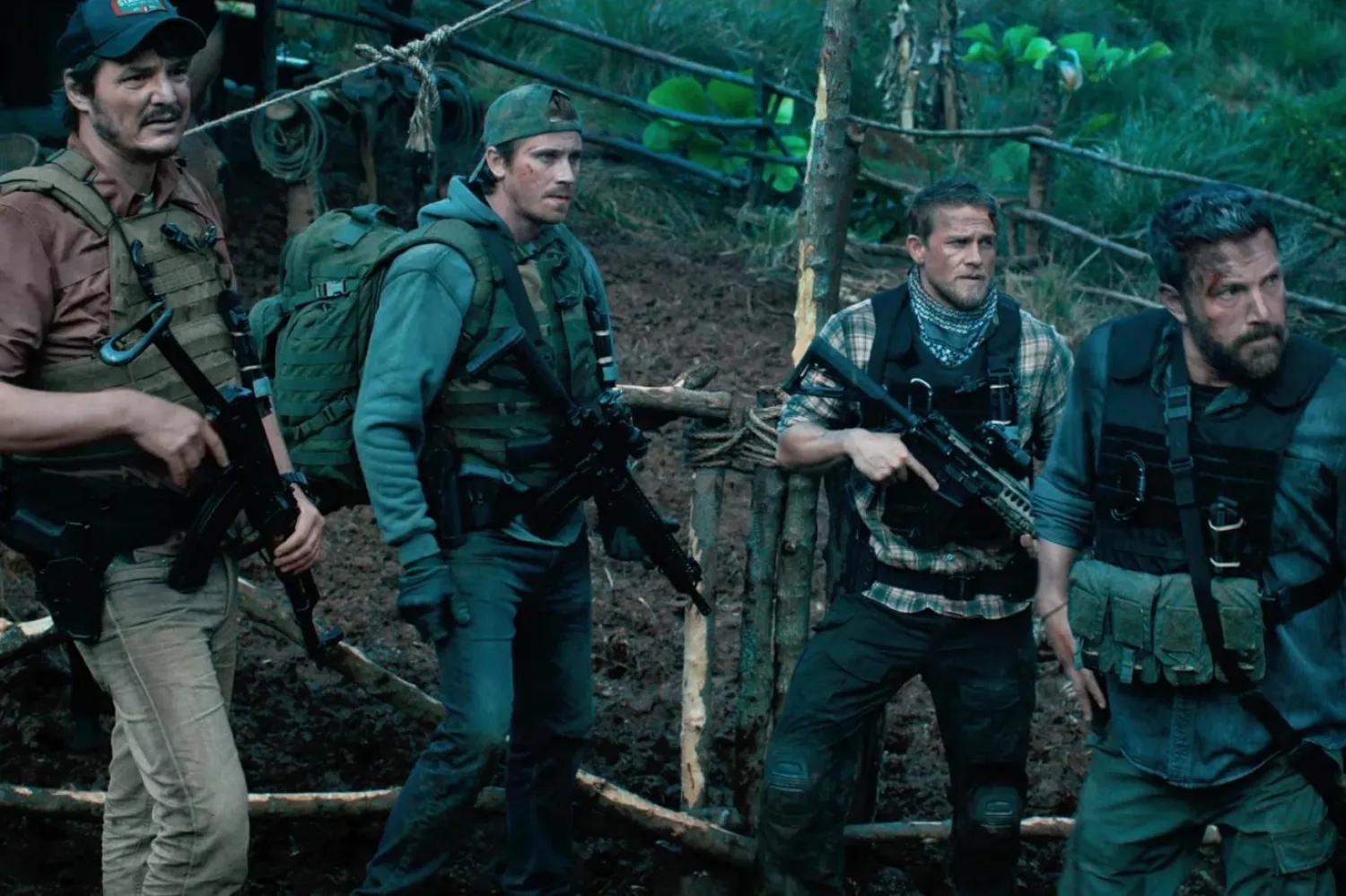 Tom Hardy ve Channing Tatum, yeniden yazılan senaryodaki değişiklikler nedeniyle projeden ayrılmış, bir ay sonra Ben Affleck ve Oscar Isaac oyuncu kadrosuna katılmıştı (Netflix)