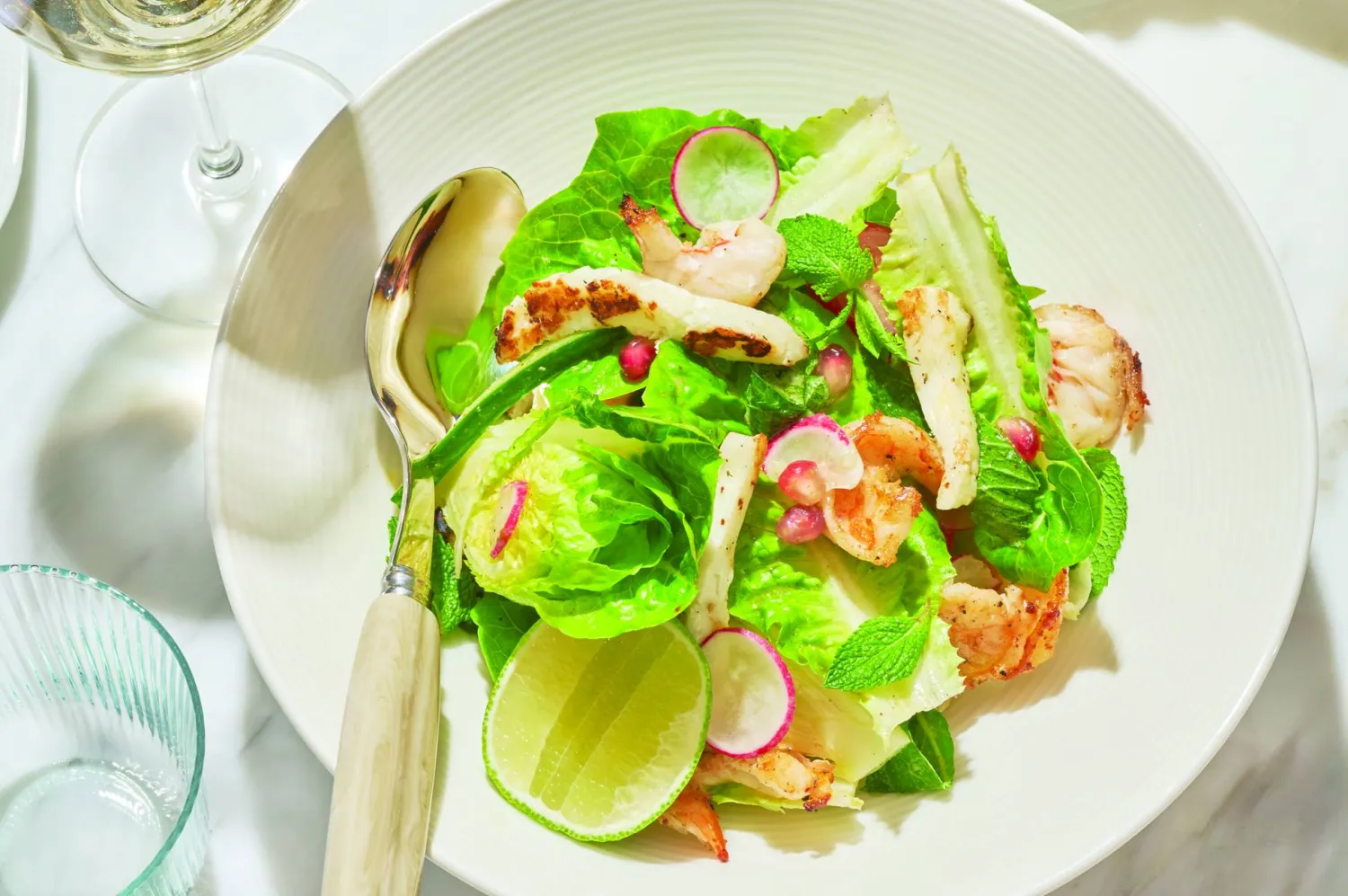 من السلطات الكثيرة على لائحة الطعام (الشرق الأوسط)