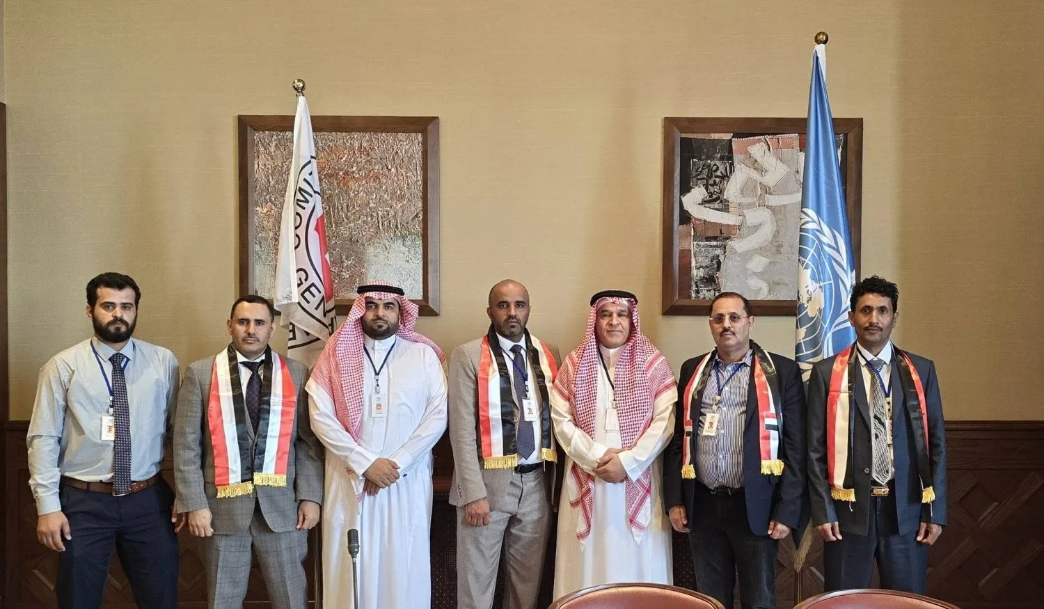 Yemen hükümet heyeti ve koalisyonun ortak müzakere ekibi, dün (pazar) Maskat'ta Husiler ile istişarelerin başlamasından önce tutuklular ve zorla kaybedilen kişiler konusunda bir araya geldi. (Şarku’l Avsat)