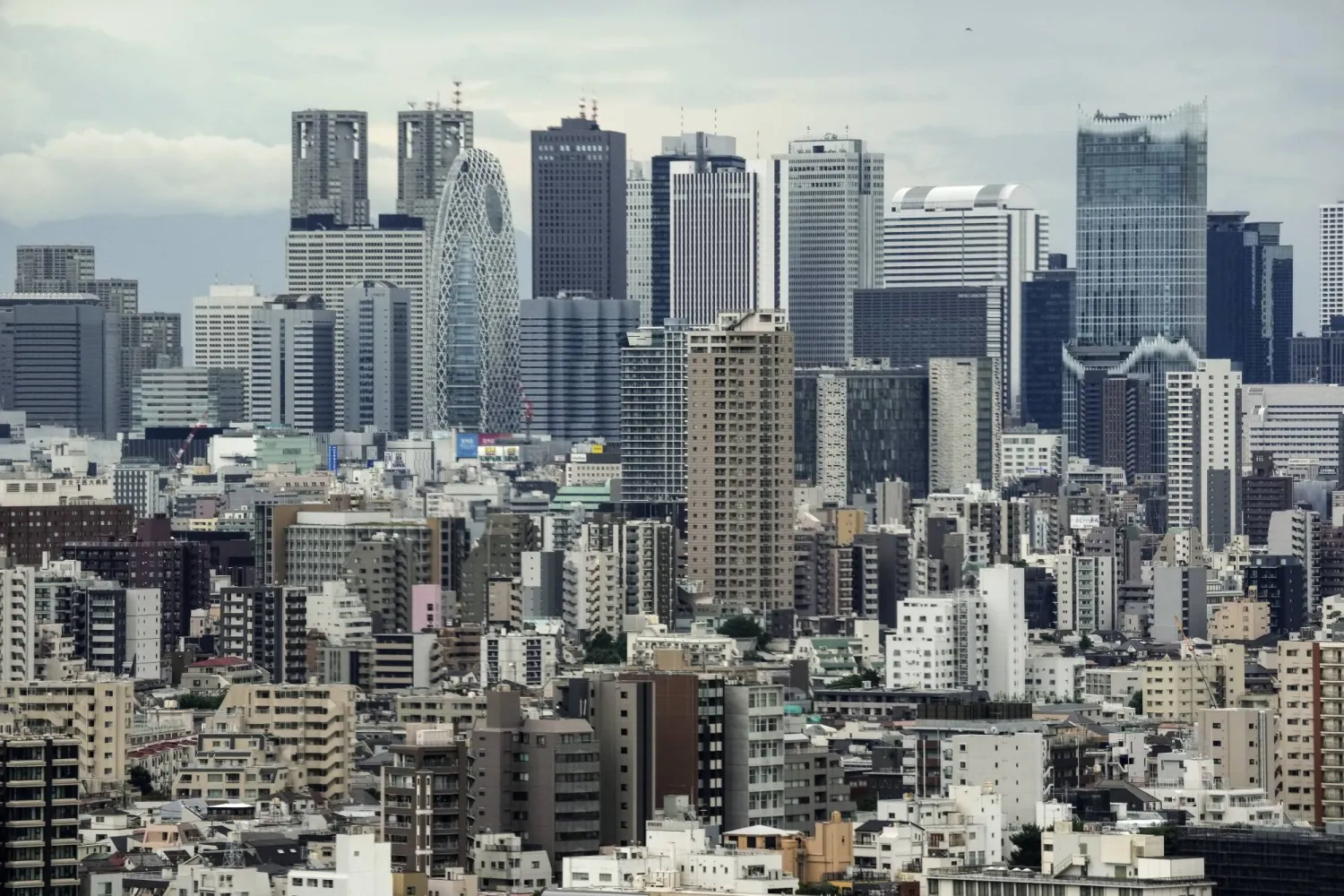 ناطحات سحاب في العاصمة اليابانية طوكيو (إ.ب.أ)