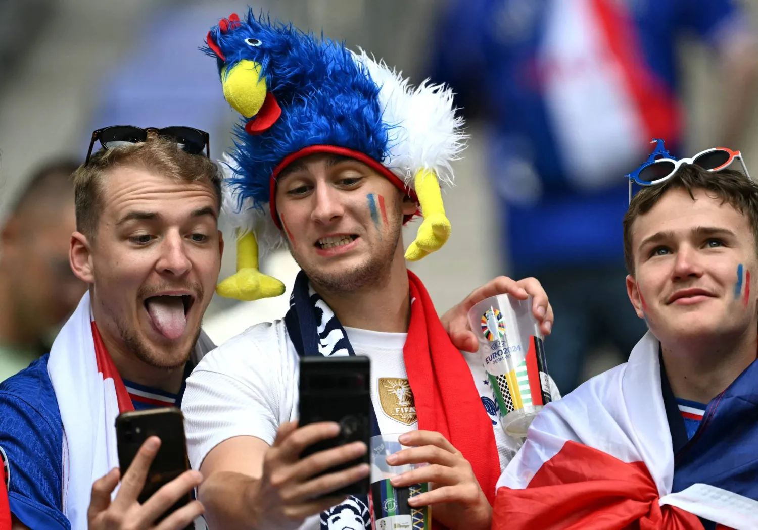 «اليويفا» يراقب الإساءات عبر الإنترنت في «اليورو» (أ.ف.ب)