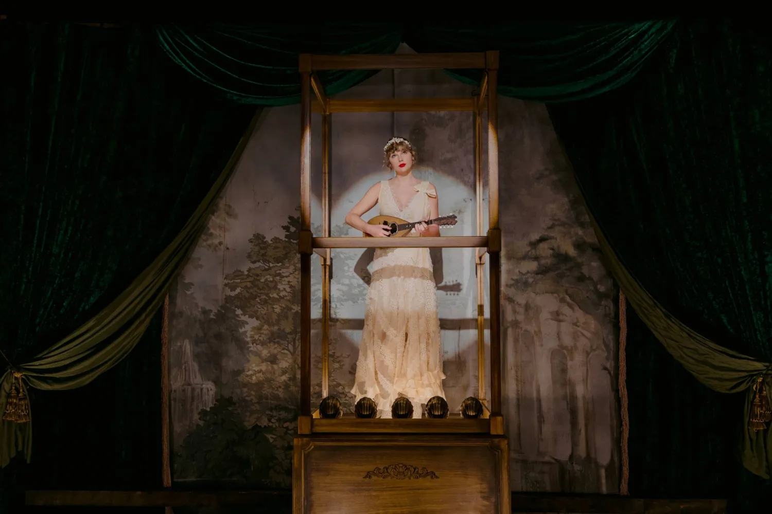 من الشريط الغنائي «ويلو ميوزيك» (تاس رايتس مانجمنت)