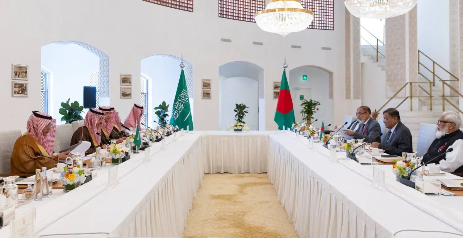 Prens Faysal bin Ferhan ve Dr. Hassan Mahmud, Riyad'daki istişare turuna başkanlık etti (Suudi Dışişleri Bakanlığı)