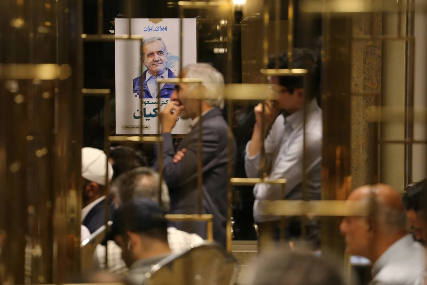 01 July 2024, Iran, Tehran: Iranian supporters of Pezeshkian gather to watch a live televised debate between Iran's 2024 presidential election candidates, Saeed Jalili, Iranian presidential ultraconservative candidate and top former nuclear negotiator, and Masoud Pezeshkian, Iranian presidential reformist candidate, at the central election headquarters for Pezeshkian in downtown Tehran. Photo: Rouzbeh Fouladi/ZUMA Press Wire/dpa