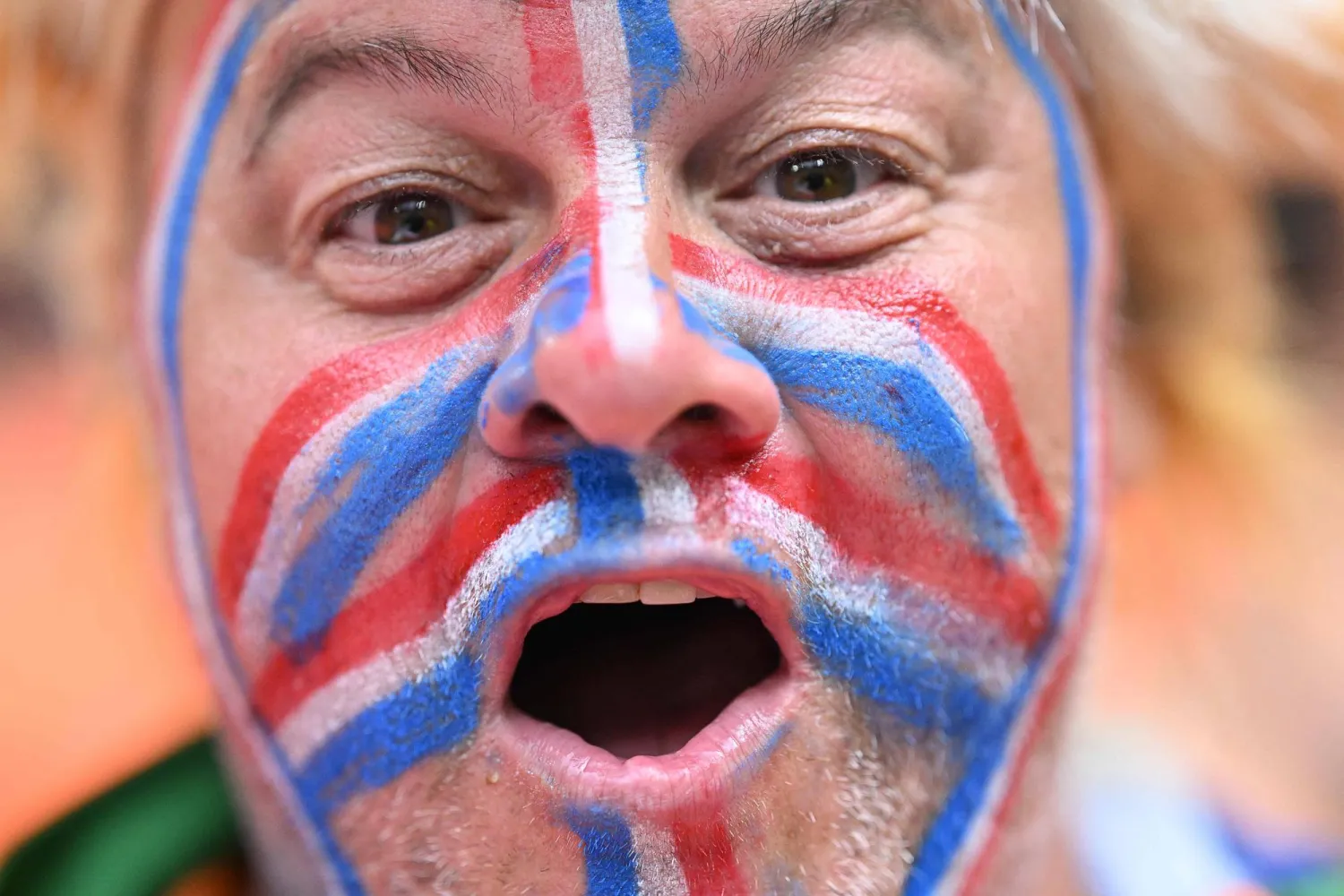 جماهير «اليورو» تتسبب في غرامات على منتخباتها (أ.ف.ب)