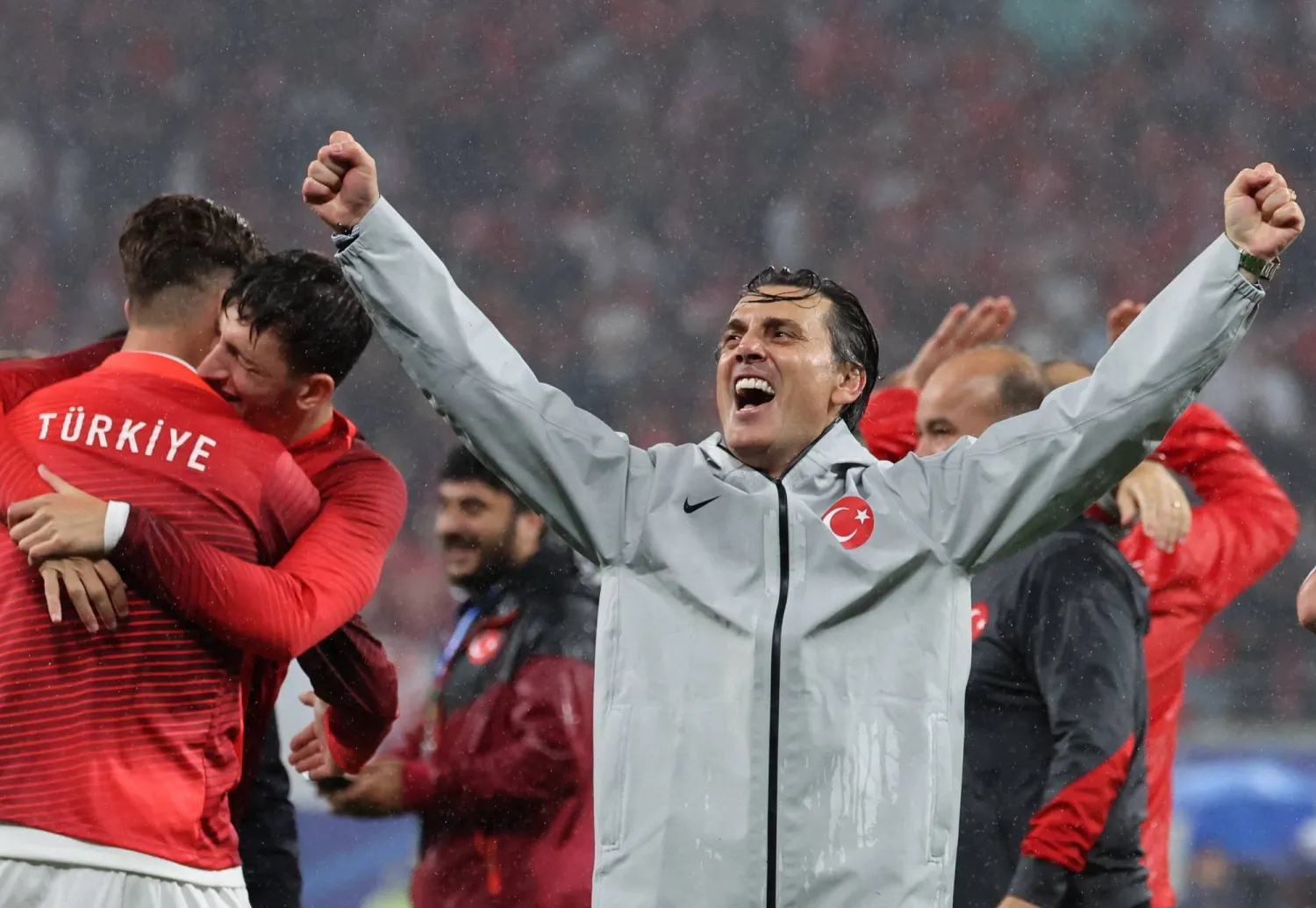 فينتشنتسو مونتيلا كان حديث الأتراك أمس عقب التأهل (إ.ب.أ)