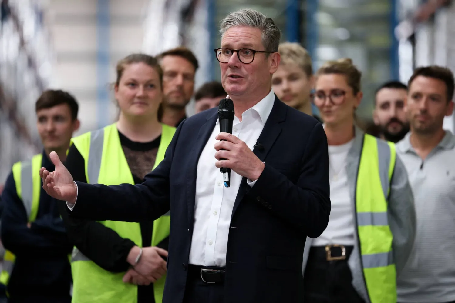 ستارمر خلال تجمع انتخابي الثلاثاء (رويترز)