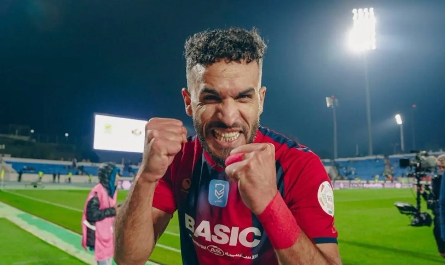 عبد القادر بدران يجدد تعاقده مع ضمك إلى 2026 (نادي ضمك)