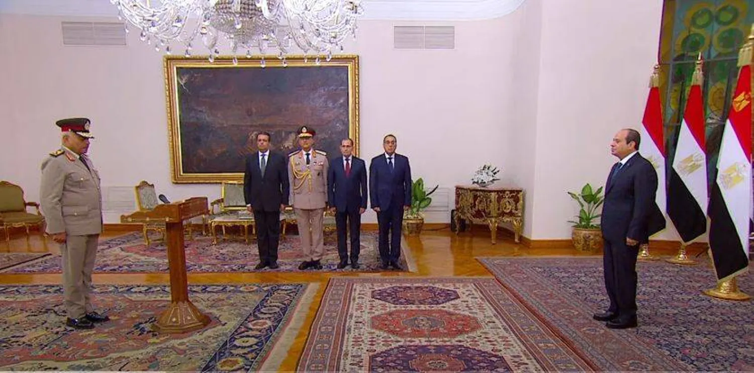 وزير الدفاع المصري الجديد يؤدي اليمين الدستورية أمام السيسي (الرئاسة المصرية)