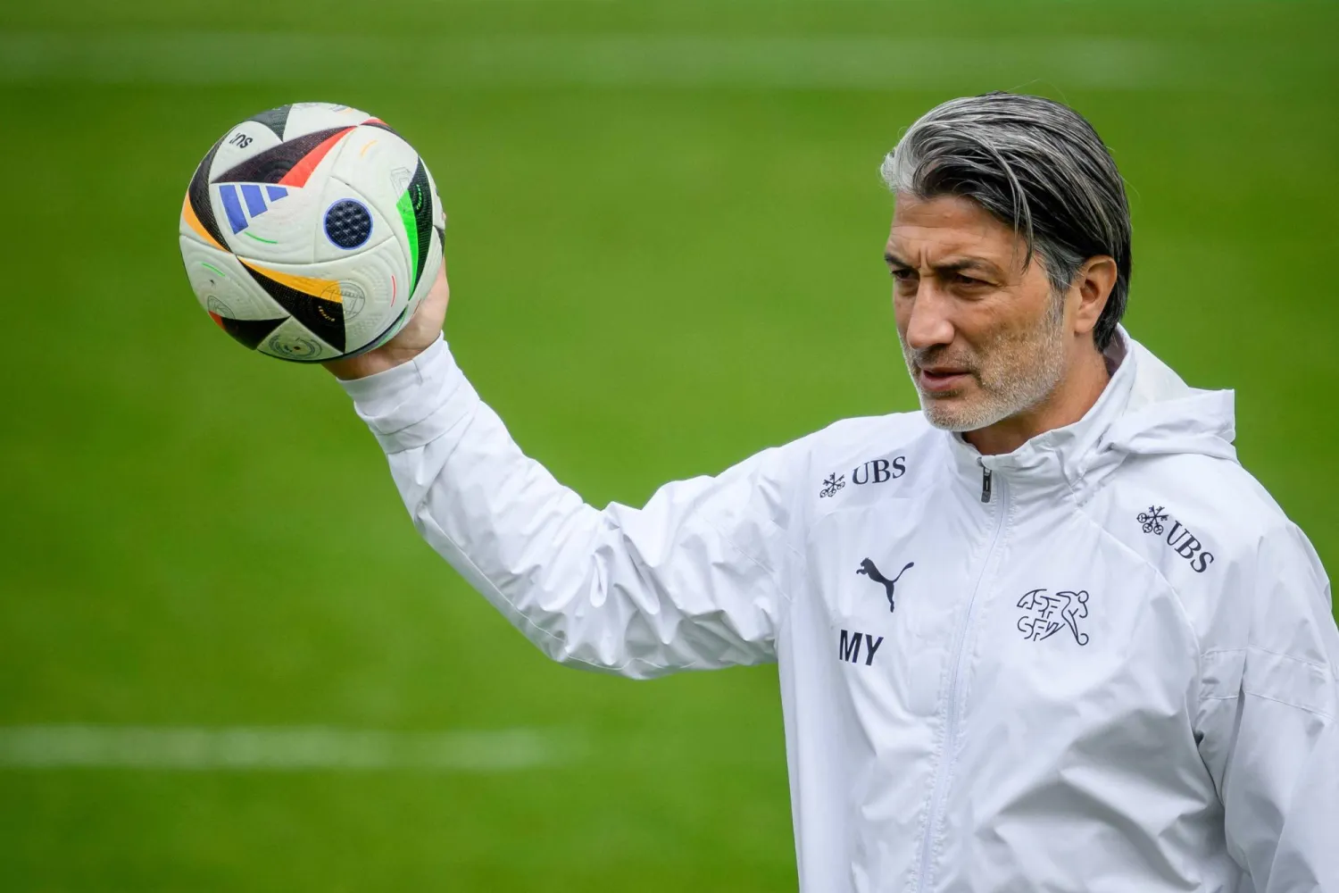 مراد ياكين مدرب منتخب سويسرا (أ.ف.ب)