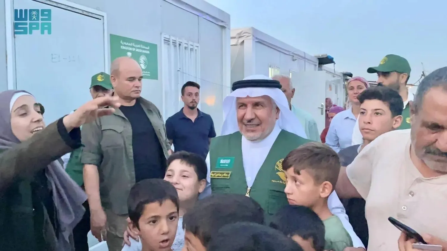Advisor at the Saudi Royal Court and KSrelief Supervisor General Dr. Abdullah bin Abdulaziz Al Rabeeah during his tour of Turkish regions affected by the earthquakes. (SPA)