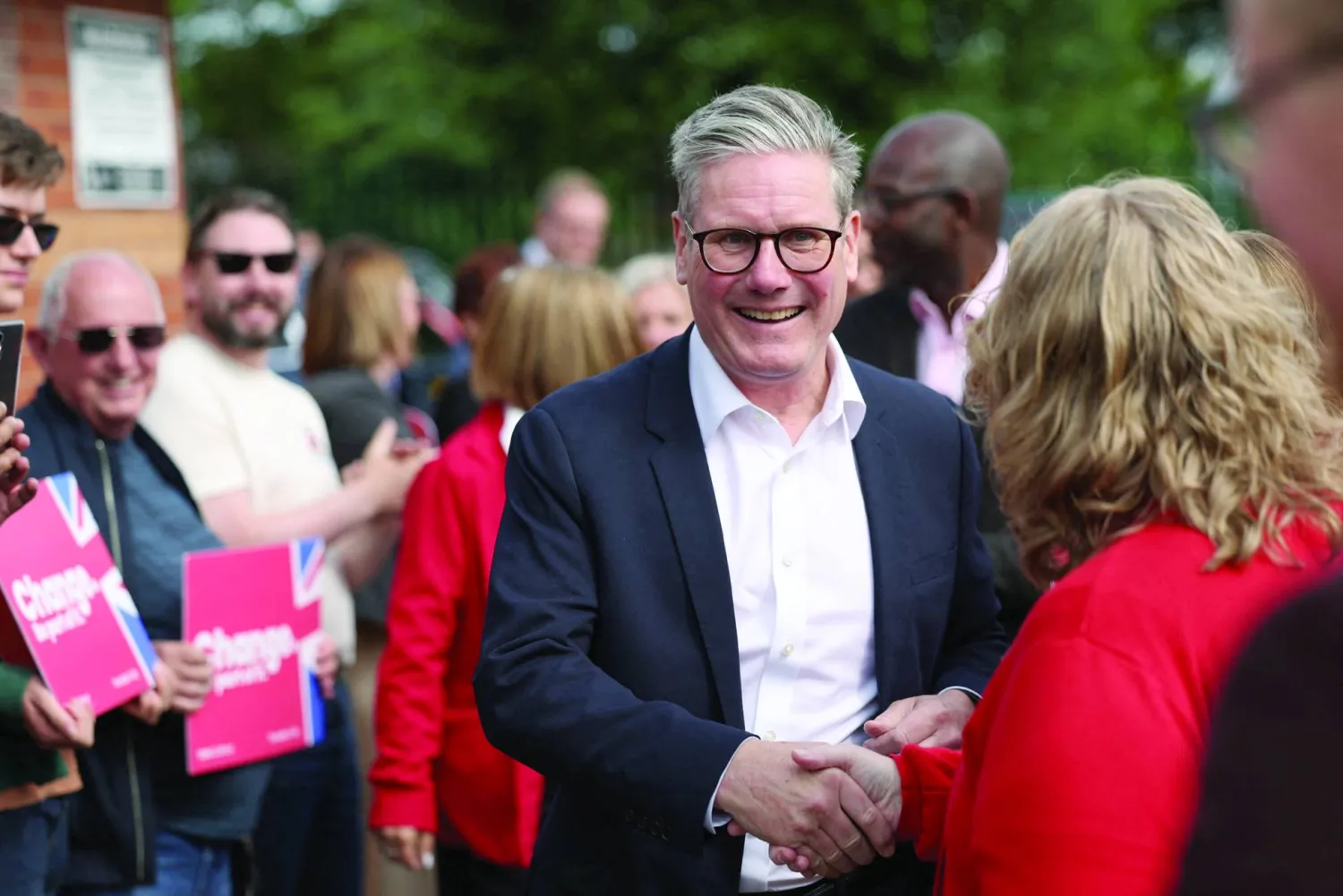 كير ستارمر خلال فعالية انتخابية في نوتن كاينز الثلاثاء (رويترز)