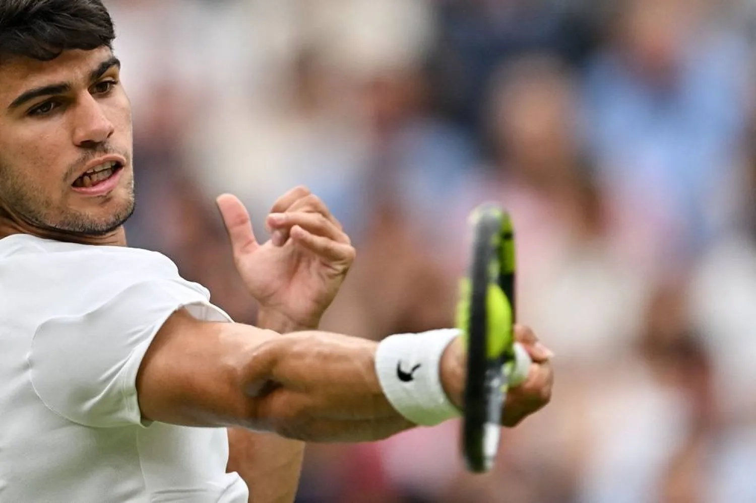 Spain's Carlos Alcaraz returns the ball to US player Frances Tiafoe during their men's singles tennis match on the fifth day of the 2024 Wimbledon Championships at The All England Lawn Tennis and Croquet Club in Wimbledon, southwest London, on July 5, 2024. (AFP)